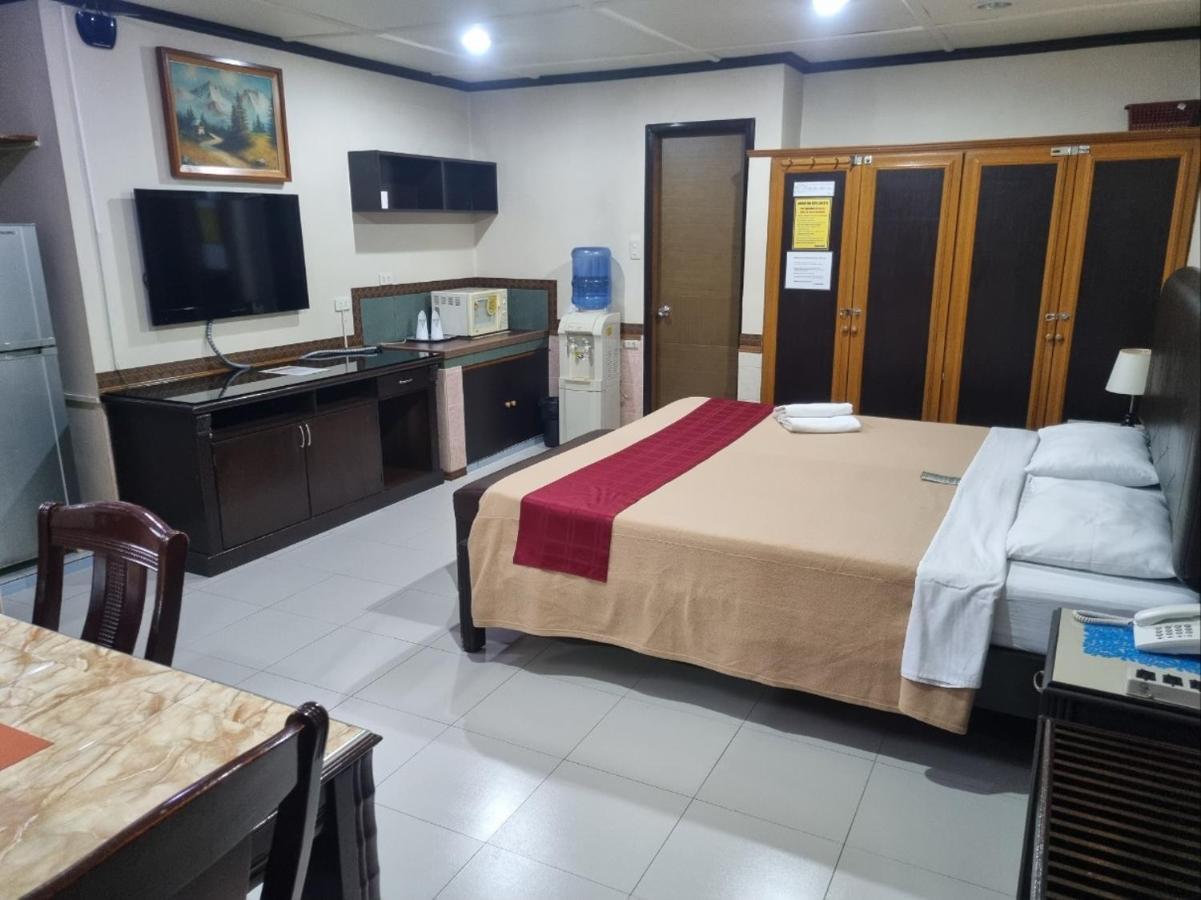 Clark Angeles Tiger Hotel Bagian luar foto